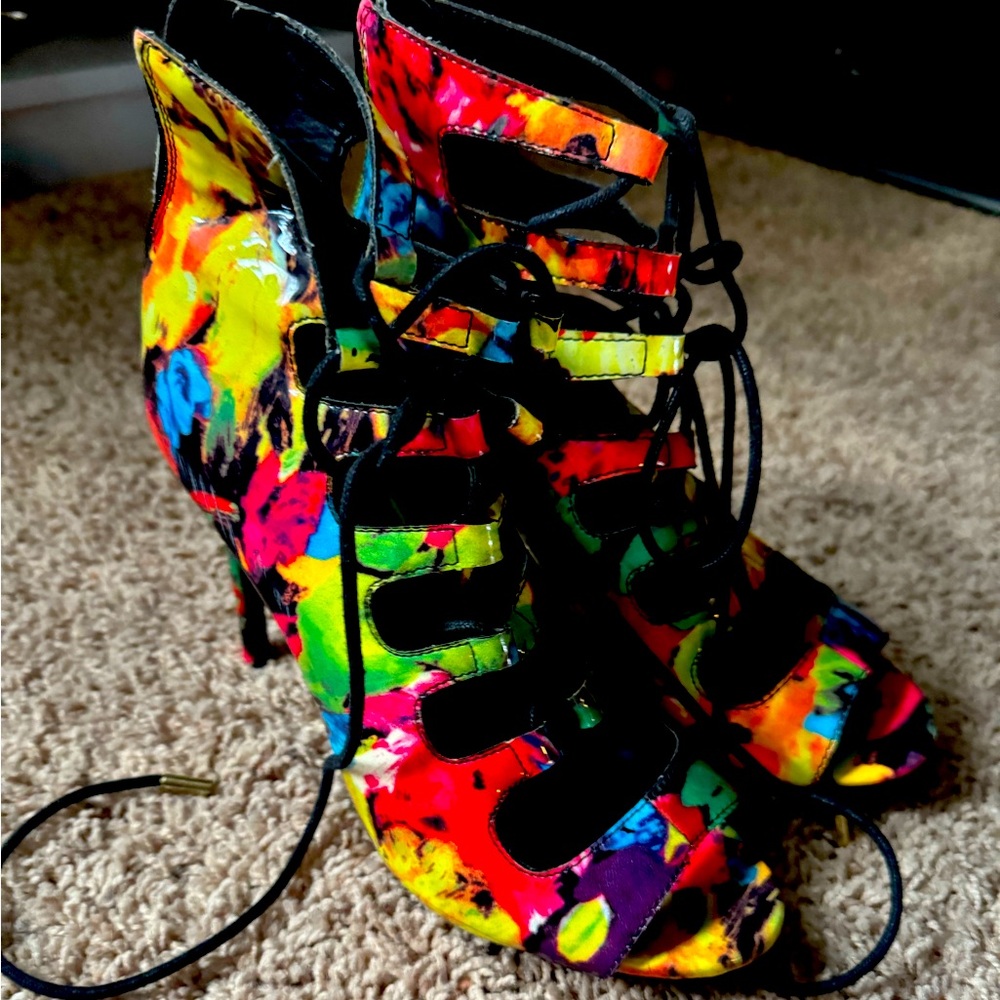 Candies Size 8 women’s colorful heels